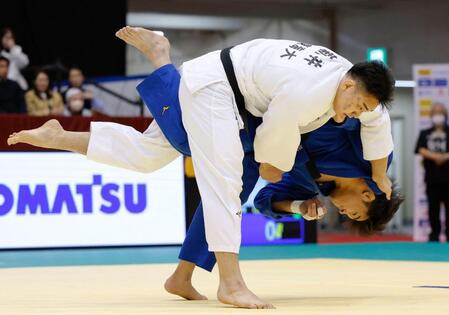 　増地遼汰朗（下）を破り初優勝した新井道大