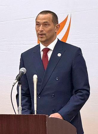 　記者会見するスポーツ庁の室伏広治長官＝８日、文科省