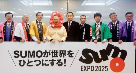 　「相撲推進協議会」の発足を発表した自治体の首長ら＝９日、東京都千代田区