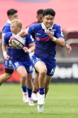 　ＢＬ東京-静岡　後半、トライを決める静岡・奥村＝秩父宮