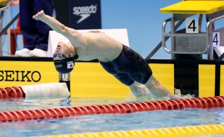 　男子１００メートル背泳ぎ決勝　スタートする窪田幸太＝静岡県富士水泳場