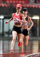 　31分13秒78をマークし優勝した広中璃梨佳。奥は２位の矢田みくに