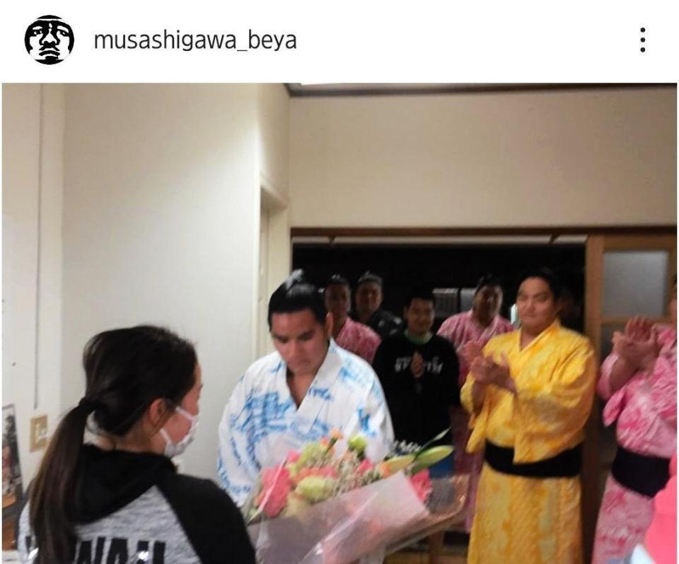 　武蔵川部屋のインスタグラム（ｍｕｓａｓｈｉｇａｗａ＿ｂｅｙａ）より 