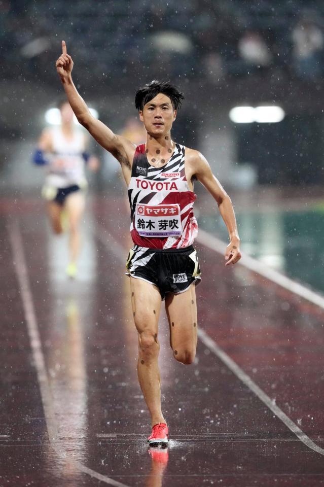 　27分28秒82をマークし優勝した鈴木芽吹