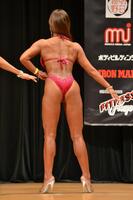 　バックポーズを決める横田選手