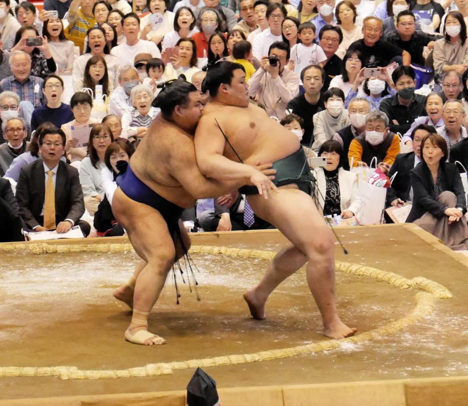 　大の里を送り出す高安