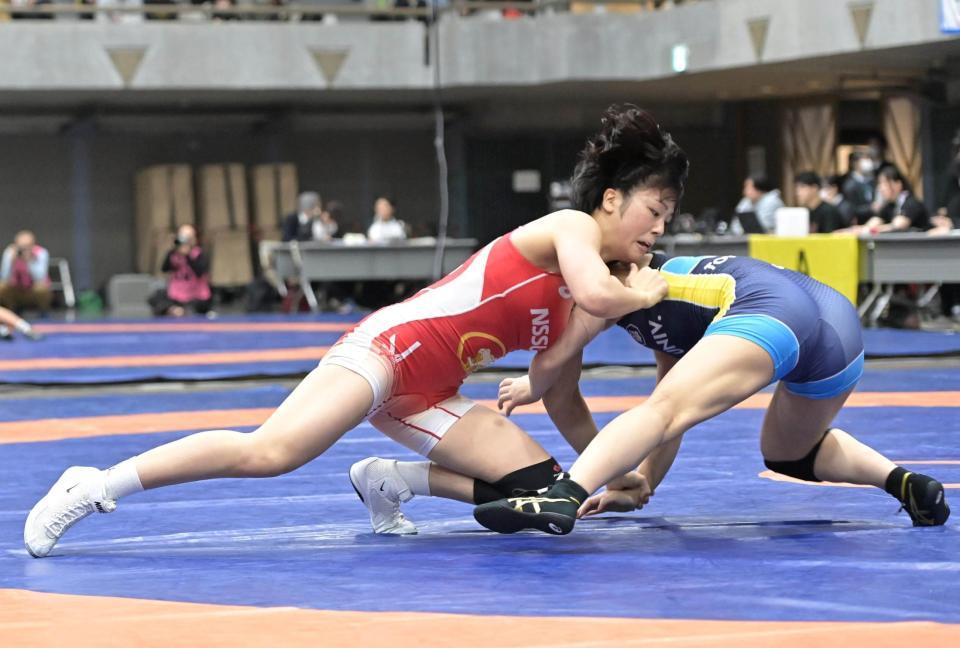 　山下叶夢（右）を攻める藤波朱理（撮影・持木克友）