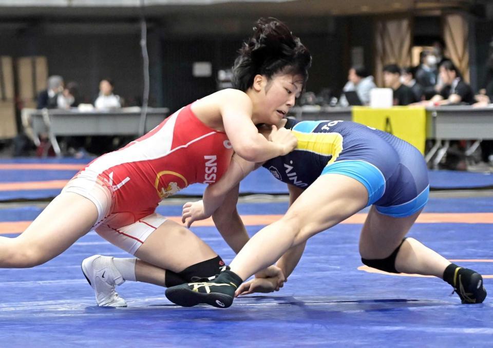 　決勝で山下叶夢（右）を攻める藤波朱理（撮影・持木克友）