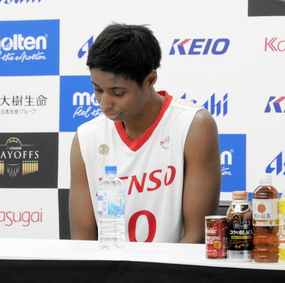 　うつむく馬瓜エブリン