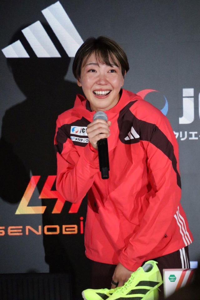 　会見した寺田明日香