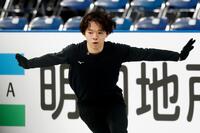 　調整する鍵山優真