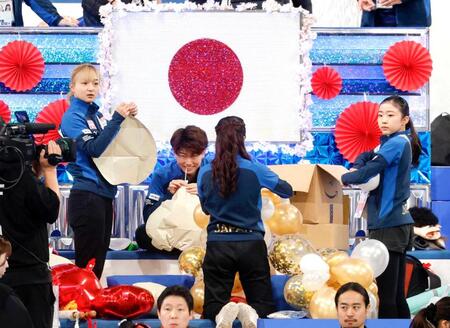 坂本花織 「金バルーン」でV準備万全 五輪まで団体戦はラスト「みんなでわっしょーい!っていこうかな」