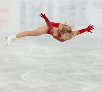 　ジャンプをする坂本花織（撮影・佐々木彰尚）