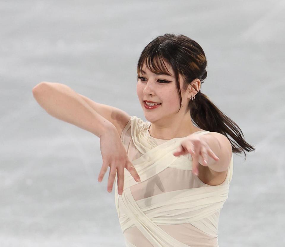 　ファンを魅了するアリサ・リュウ（撮影・佐々木彰尚）