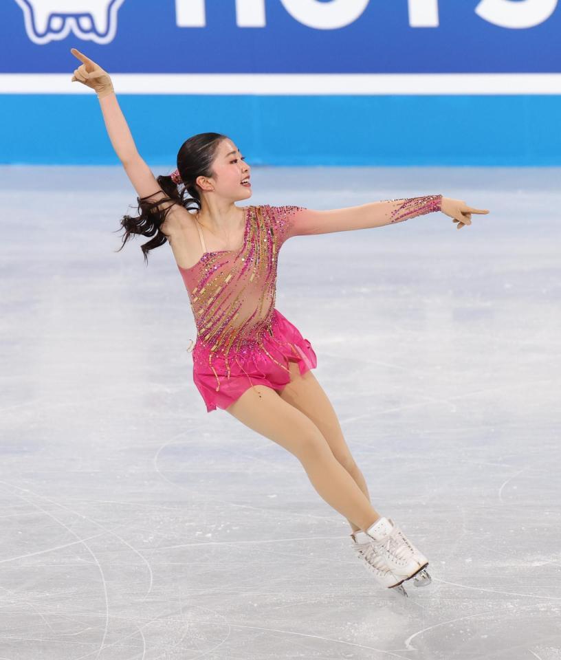 　華麗な演技を披露する千葉百音（撮影・佐々木彰尚）