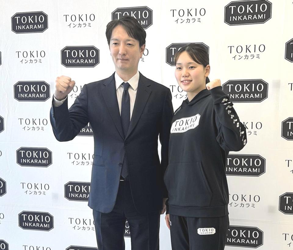 　平井瑞希（右）とＴＯＫＩＯインカラミの冬広應尚社長