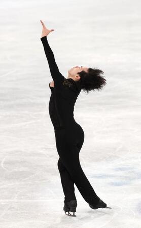 　華麗な演技を披露する鍵山優真（撮影・佐々木彰尚）