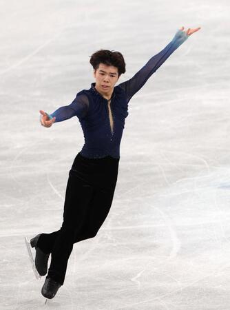 　華麗な演技を披露する佐藤駿（撮影・佐々木彰尚）