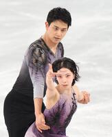 　練習に励む三浦璃来、木原龍一組（撮影・佐々木彰尚）