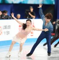 　練習に励む吉田唄菜、森田真沙也組（撮影・佐々木彰尚）