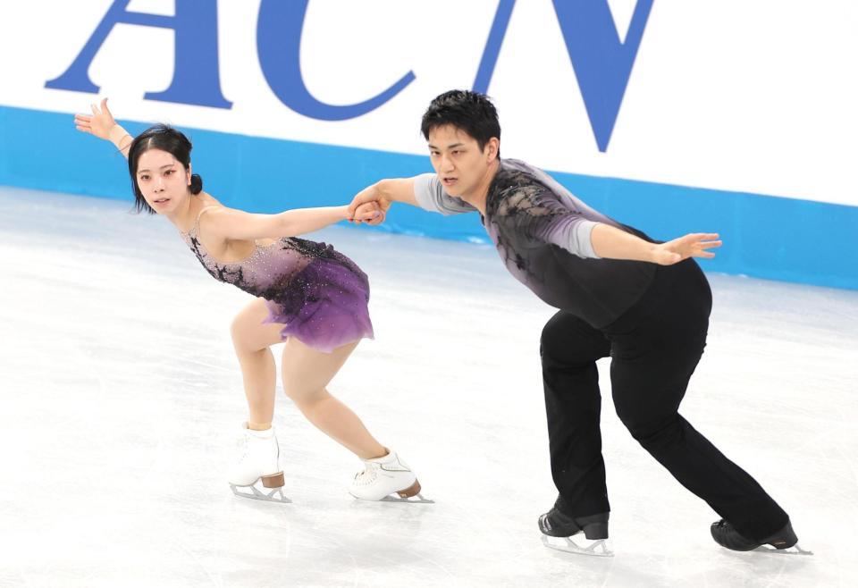 　練習に励む三浦璃来、木原龍一組（撮影・佐々木彰尚）