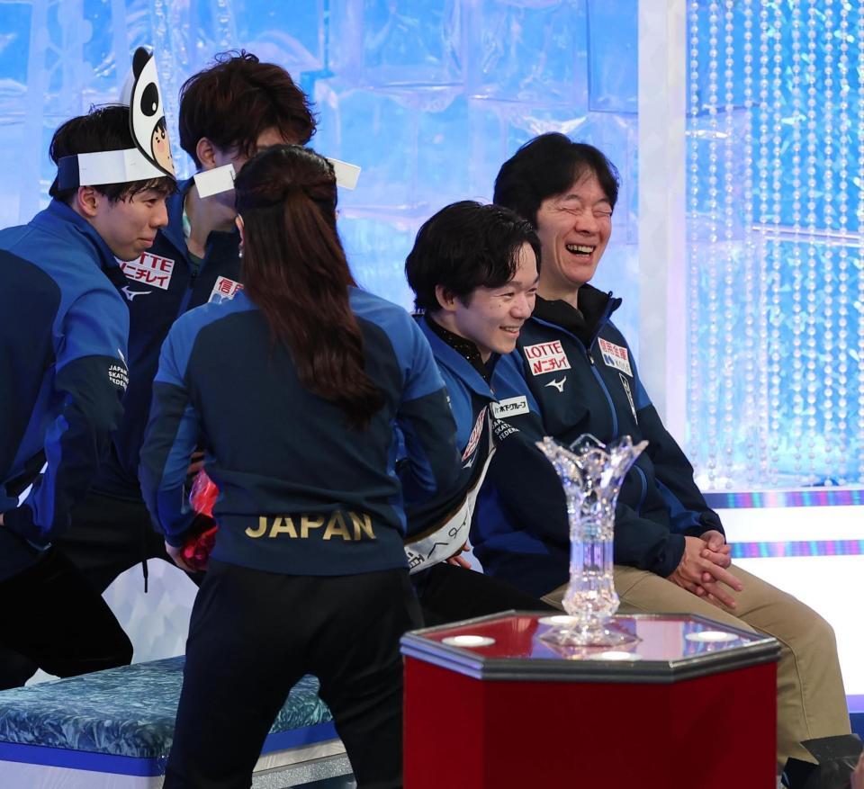 　笑顔を見せる鍵山優真（撮影・佐々木彰尚）