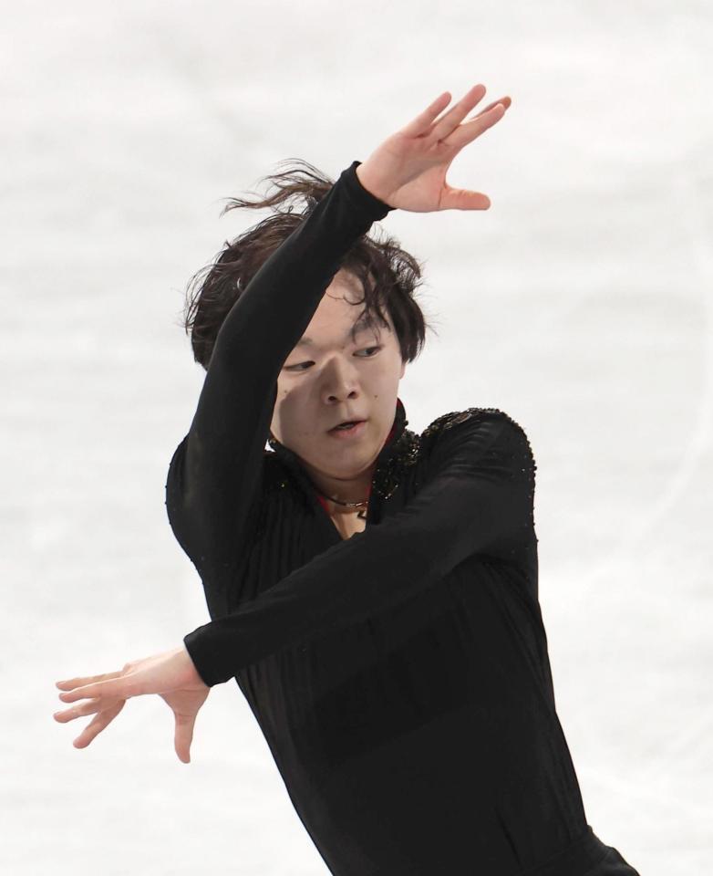 　華麗な演技を披露する鍵山優真（撮影・佐々木彰尚）