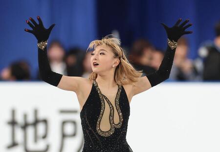 　ファンを魅了する坂本花織（撮影・佐々木彰尚）