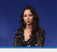 　リンクに熱視線を送るトゥクタミシェワ（撮影・佐々木彰尚）