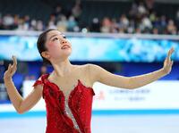 　女子フリーで演技する千葉百音