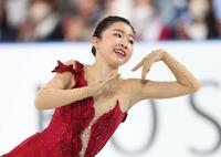 　ファンを魅了する千葉百音（撮影・佐々木彰尚）