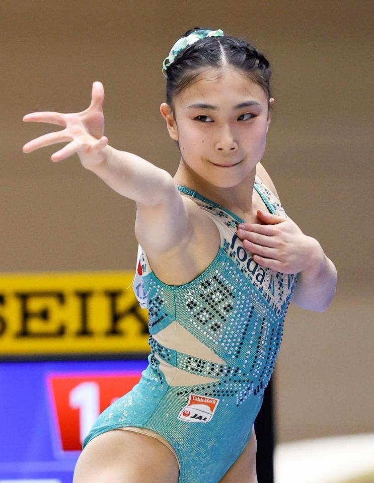 　岸里奈の床運動