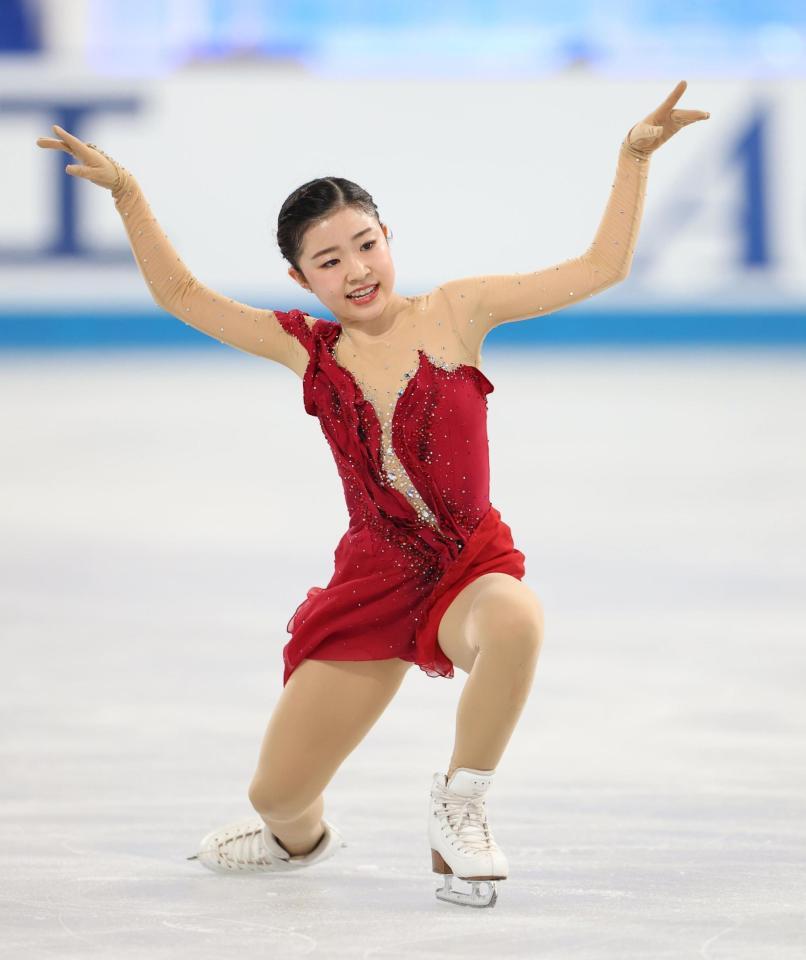 　ファンを魅了する千葉百音（撮影・佐々木彰尚）