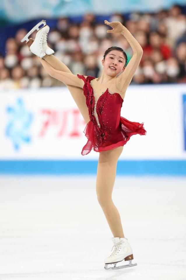 　ファンを魅了する千葉百音（撮影・佐々木彰尚）