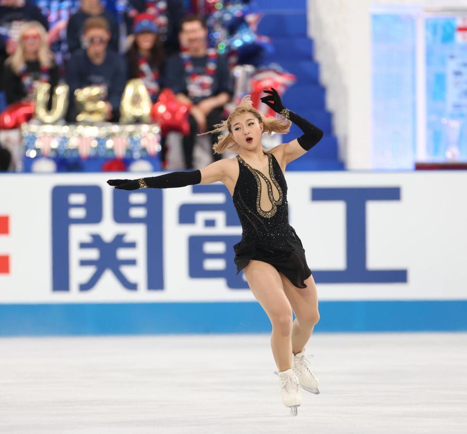 　ファンを魅了する坂本花織（撮影・佐々木彰尚）