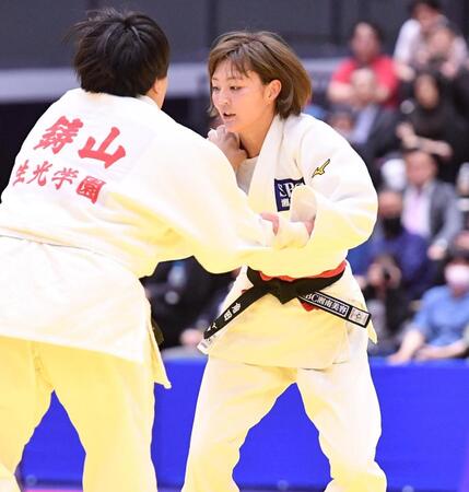 【写真】１回戦で１７歳高校生の攻撃に耐える角田夏実