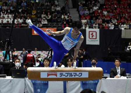 　あん馬の演技をする橋本大輝（撮影・佐々木彰尚）