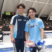 　優勝した橋本大輝（左）と岡慎之助（撮影・佐々木彰尚）
