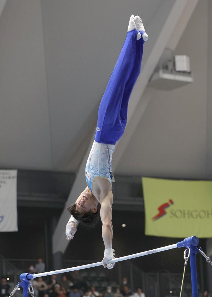 　鉄棒の演技をする橋本大輝（撮影・佐々木彰尚）