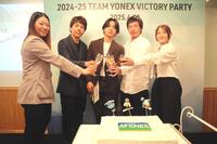 　ヨネックスのシーズン祝賀会に出席した（左から）冨田せな、平野流佳、戸塚優斗、木村葵来、清水さら