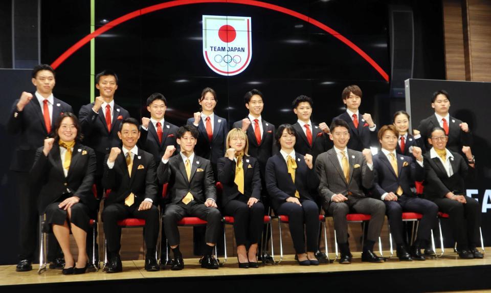 　ＴＥＡＭ　ＪＡＰＡＮシンボルアスリート・ネクストシンボルアスリート認定式に出席した北口榛花（前列左から１番目）ら