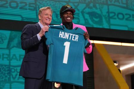 ハンター、全体２位で指名　ＮＦＬのドラフト会議