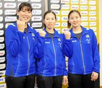 　ＳＡＧＡ久光の（左から）深澤めぐみ、栄絵里香、西村弥菜美