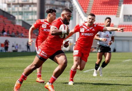 　神戸-相模原　前半、先制トライを決める神戸・ブルア＝花園