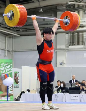 　男子９６キロ級　ジャークで日本新記録の２０６キロに成功した西川勝之。４連覇を果たした＝福井県産業会館