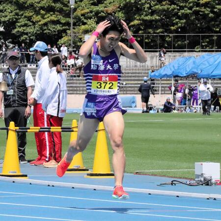 　速報タイムを見て頭を抱える落合