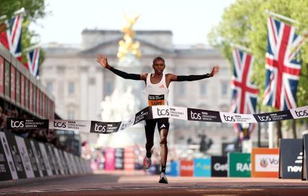 　男子で優勝したセバスチャン・サウェ＝ロンドン（ゲッティ＝共同）