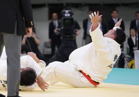 　優勝し喜ぶ香川大吾（右）＝撮影・吉澤敬太