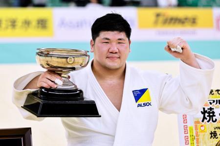 　柔道全日本選手権で初優勝を果たした香川大吾＝２９日、東京都千代田区の日本武道館
