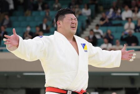 　優勝し喜ぶ香川大吾（撮影・吉澤敬太）